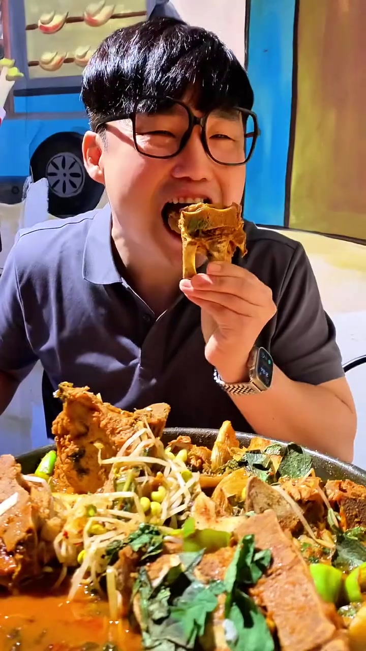 土豆脊骨汤配上炒猪肉也太香了吧