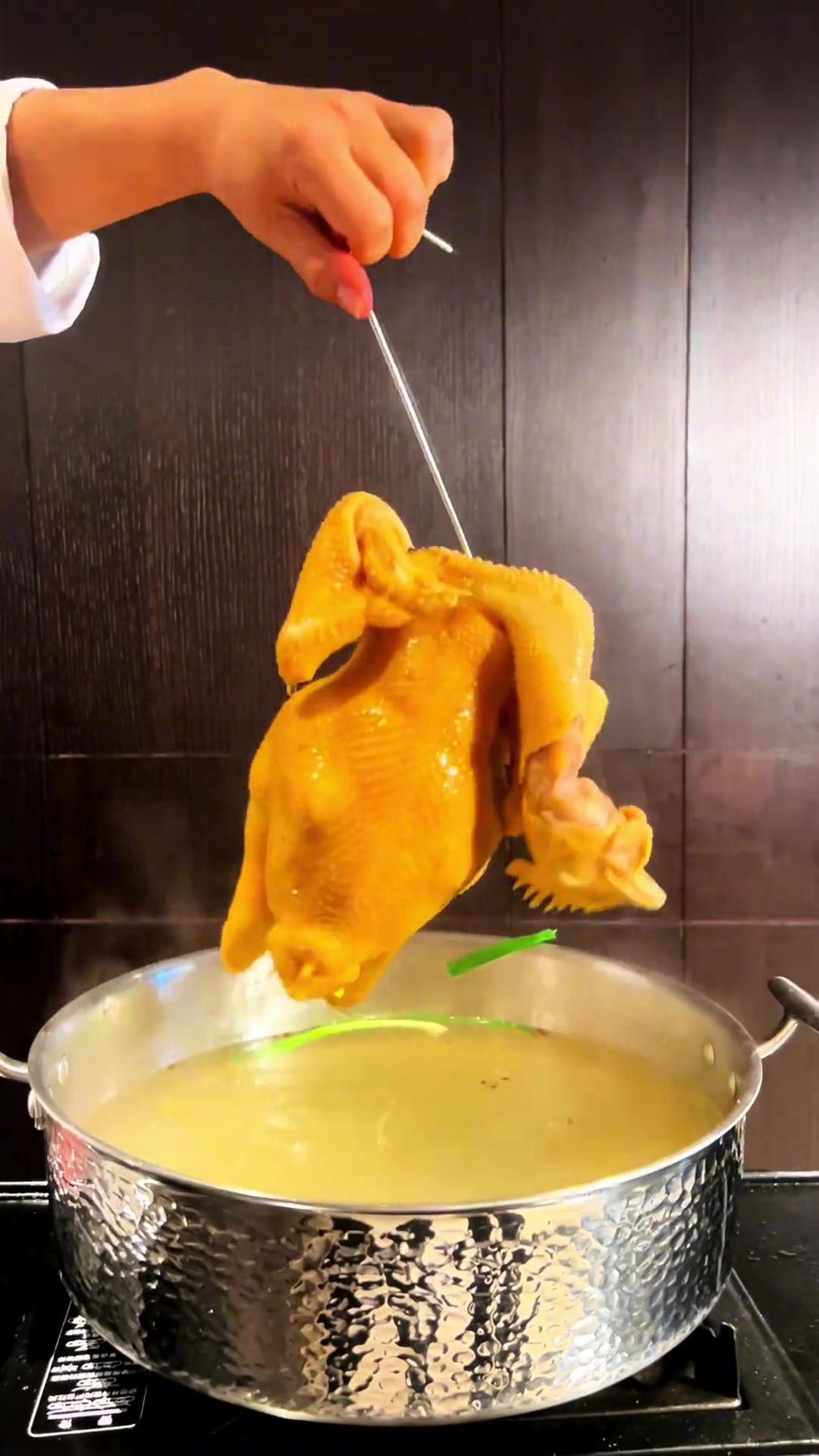 外层金黄酥脆,内部却柔软得不可思议