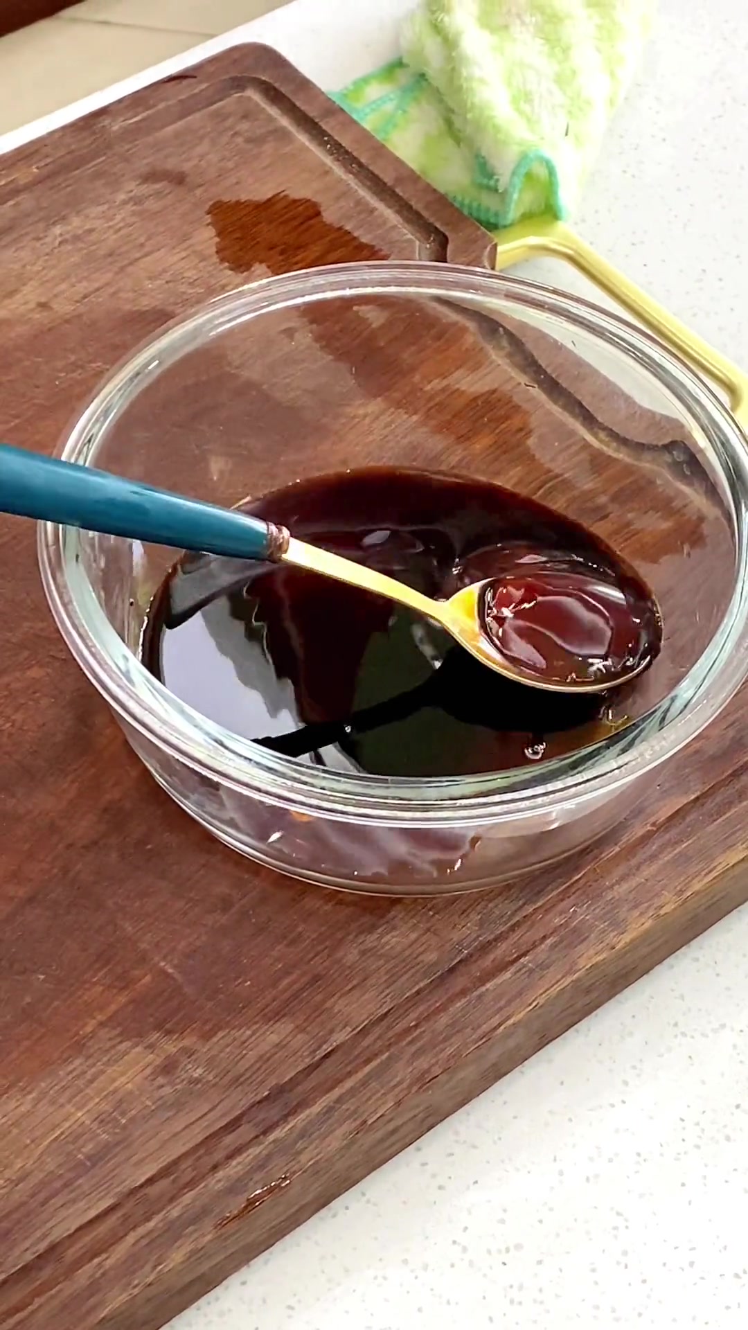 蒜泥白肉清爽不油腻,料汁调制是关键