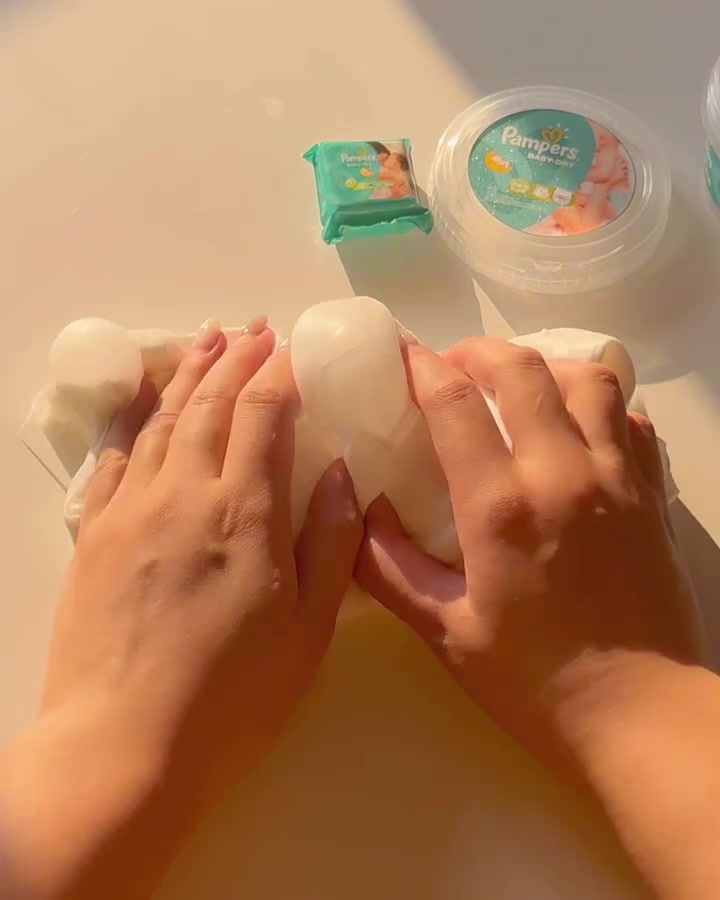 终于周末咯SLIME(O4174150982) 老尼的母婴系列帮宝适,今天是打破常规的封面