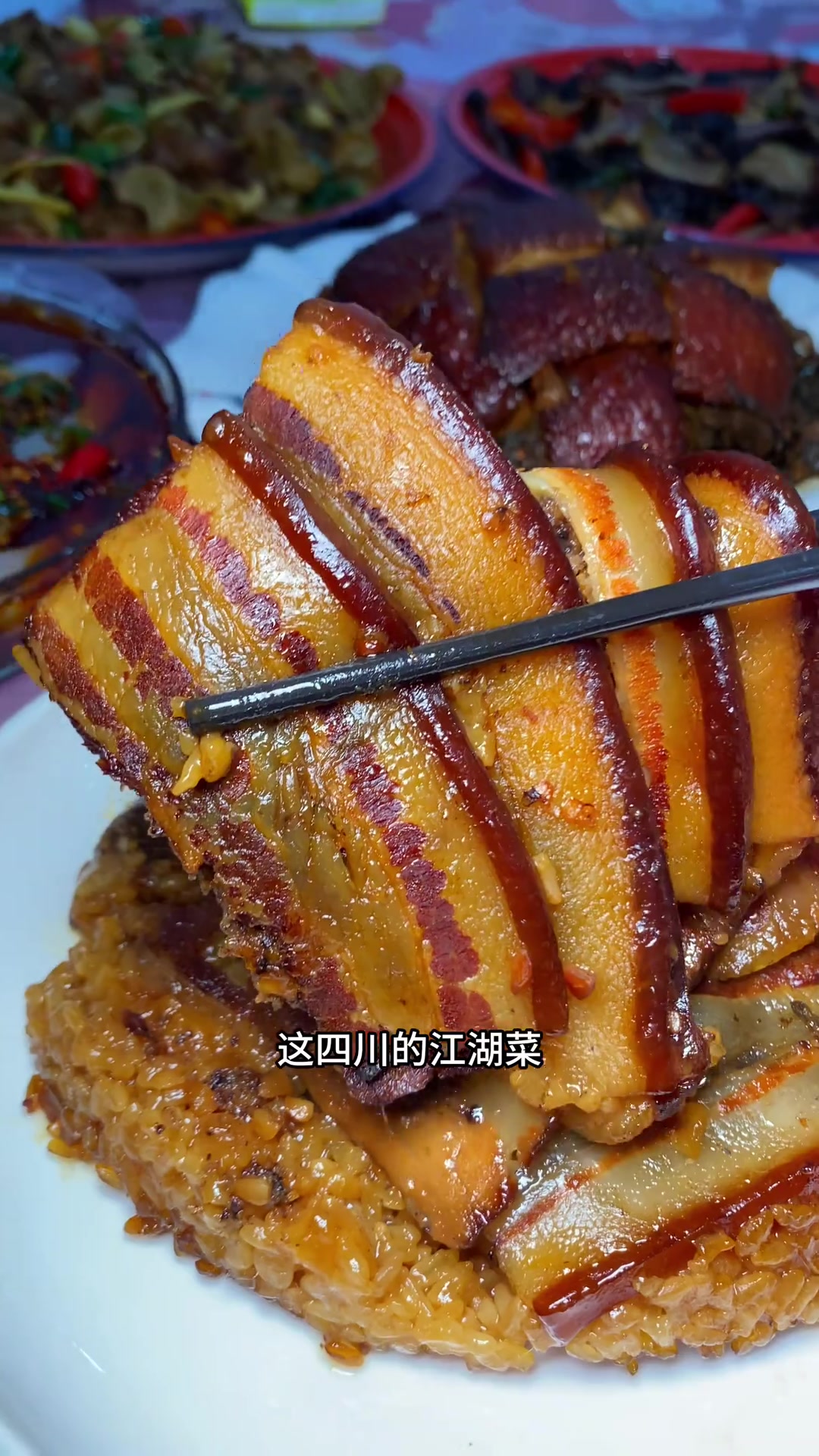 天呐！在淄博也吃到了坨子肉，糯叽叽的喜沙肉，肥肠鸡，辣子鸡又香又辣又过瘾，藏在淄博小胡同里