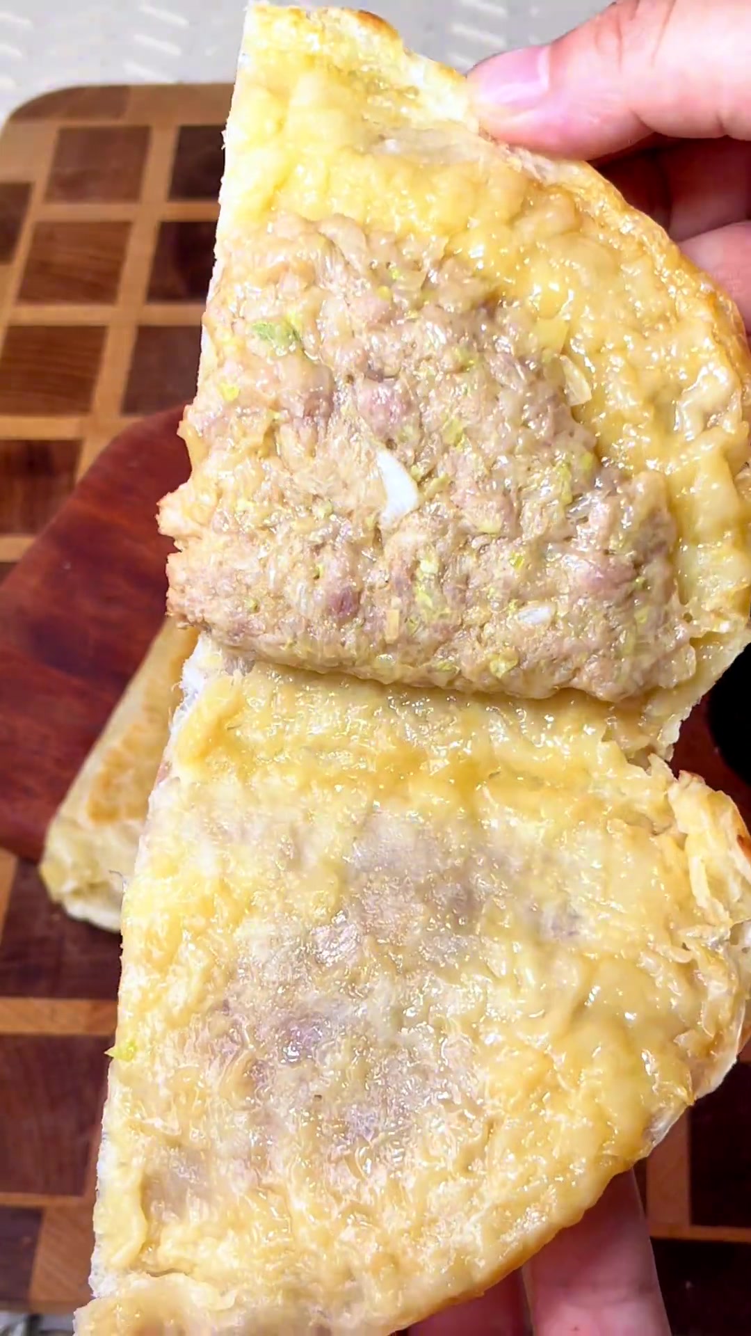 用手抓饼轻松做牛肉馅饼,外皮酥脆肉馅多汁超好吃