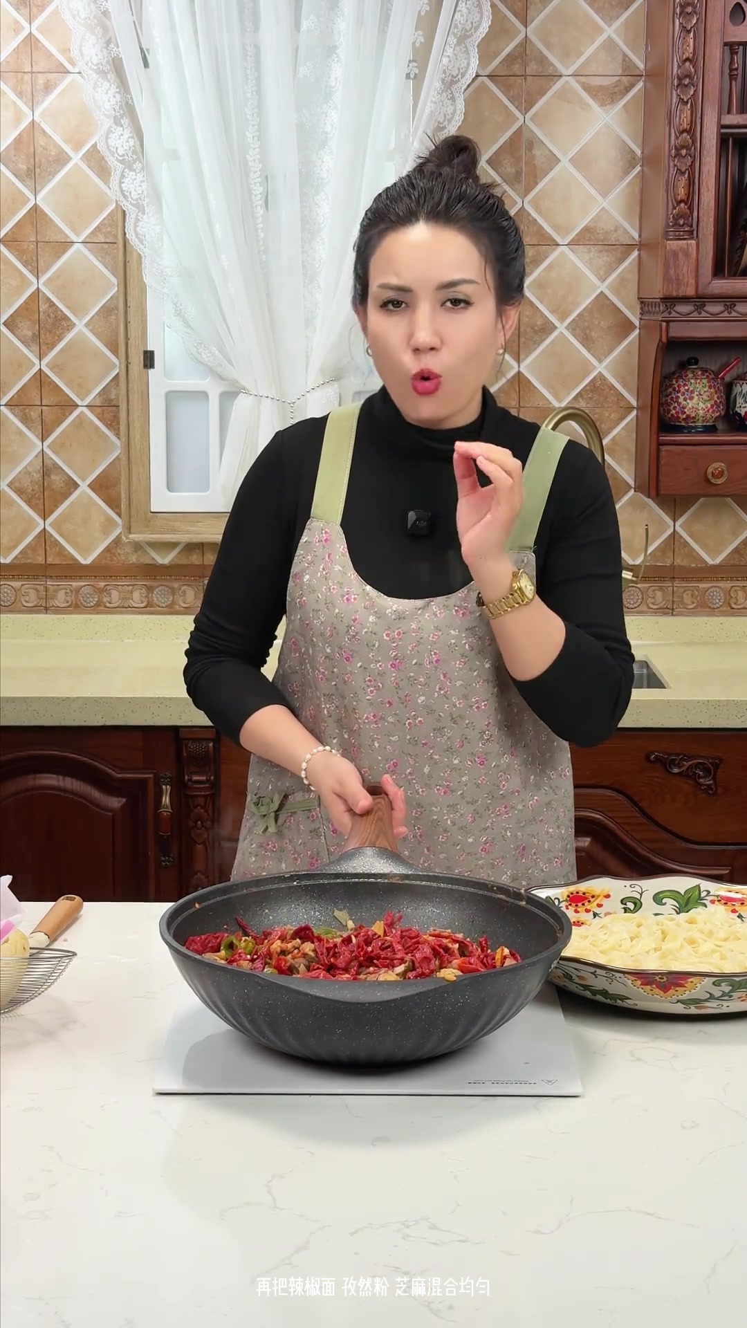 佰食果夫妇家常辣皮子拌面佰食果夫妇家常美食,辣皮子拌面