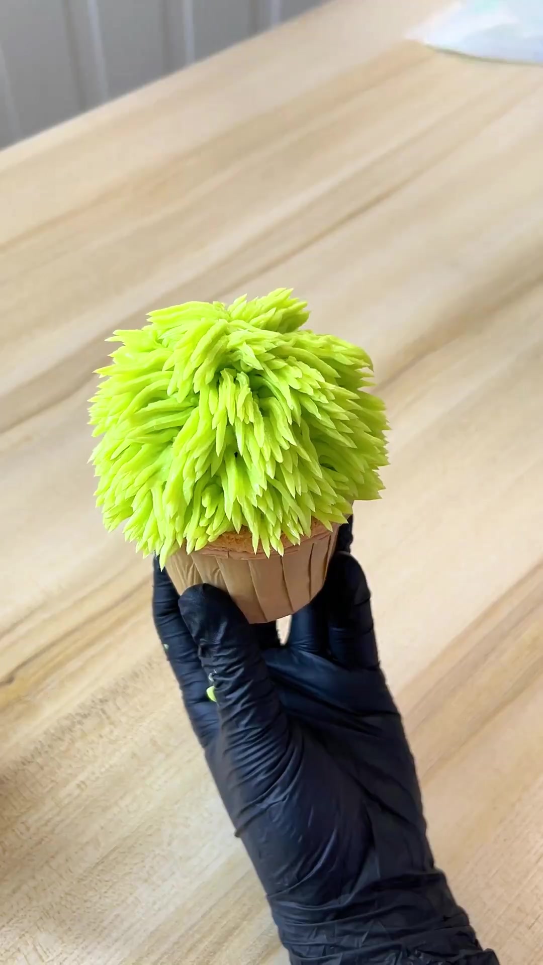 大眼毛怪杯子蛋糕