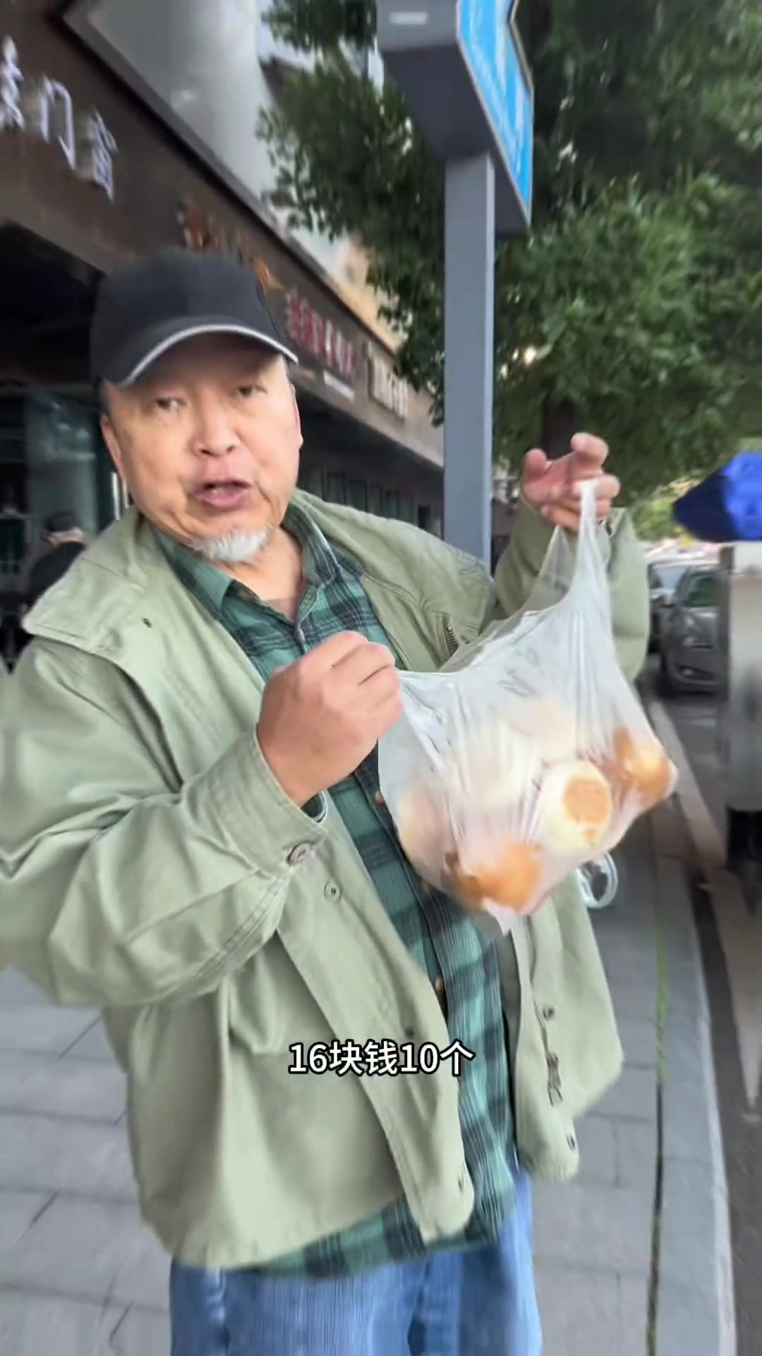 前些年南充人排队买韩国馒头,今年南充人又排队购买奶香烤馒头!好吃吗?