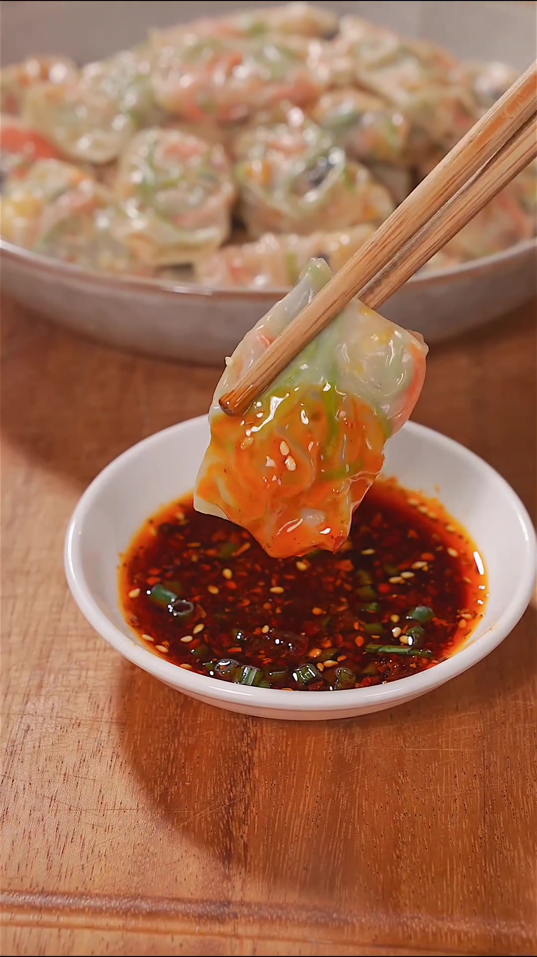 每次做混沌皮蔬菜卷,孩子都抢着吃,皮薄馅大不腻