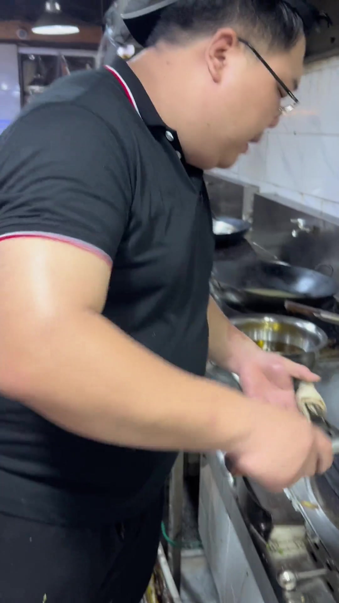 吃遍中国湖南郴州:三文鱼!田螺牛肉!