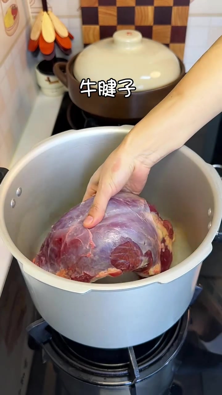 新鲜的食材不需要很多调料,只需要最简单的做法!原汁原味,鲜甜解腻 牛肉汤萝卜做法 白切牛肉
