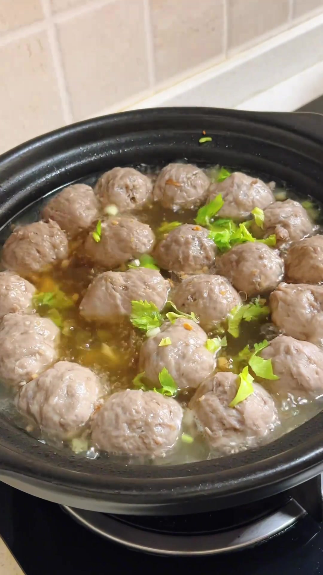 潮汕手打牛肉丸随便一煮都很好吃,口口爆汁太美味啦