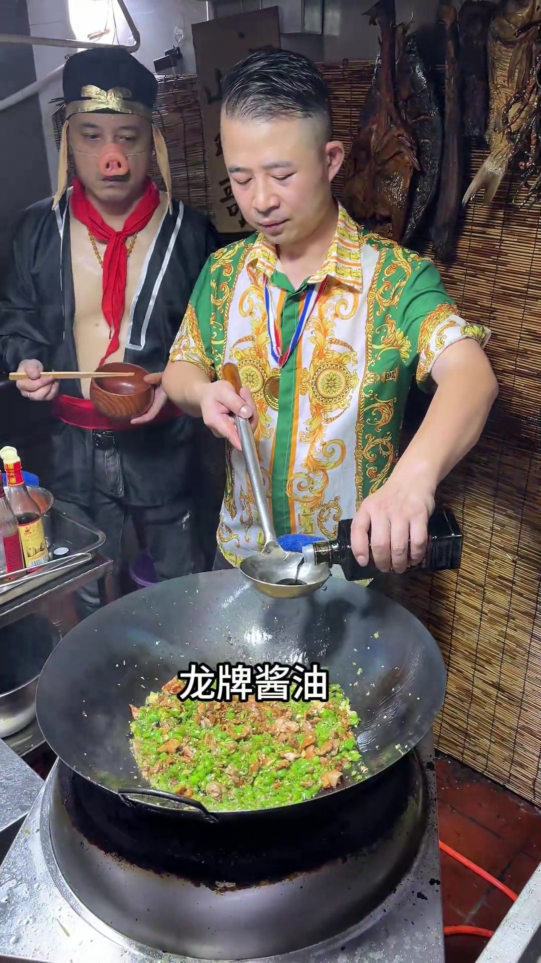 米饭何在?土菜中的鸡肠子辣椒炒肉!