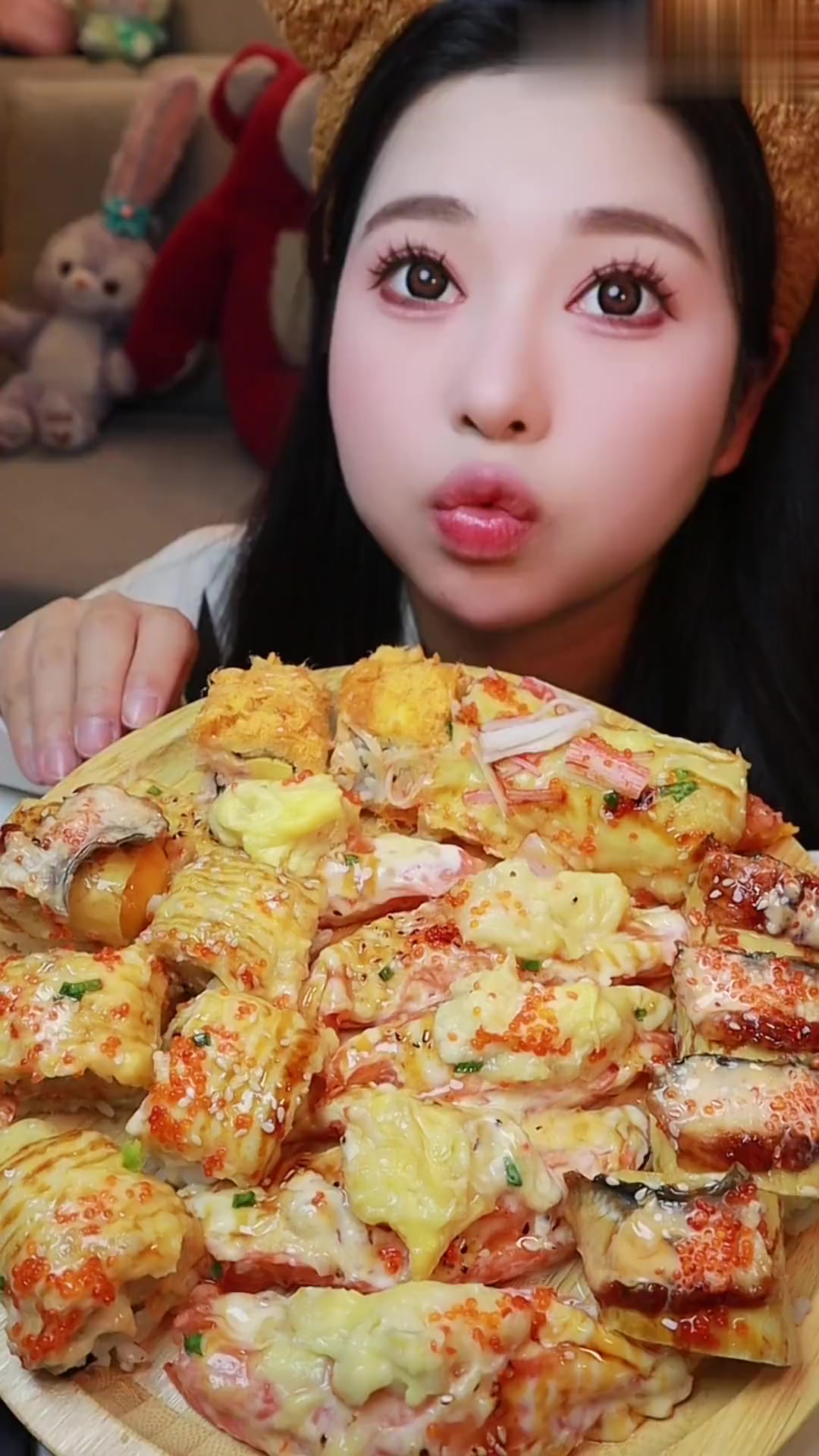 今天吃酱多多寿司～好久不见啦姐妹们,这段时间去拔智齿了,接连拔了4颗终于好了,就赶紧更新啦