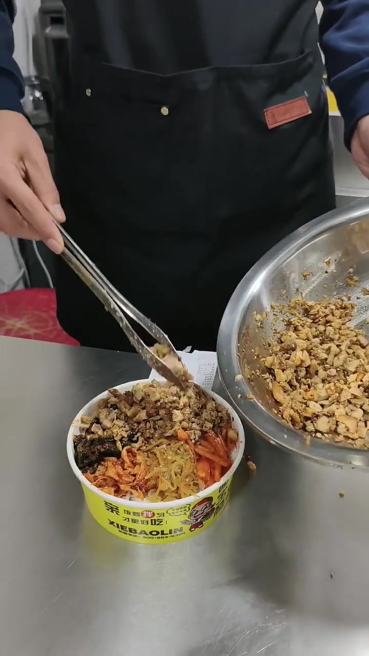 能吃到在东北非常火的谢宝林烤肉拌饭了,真好啊