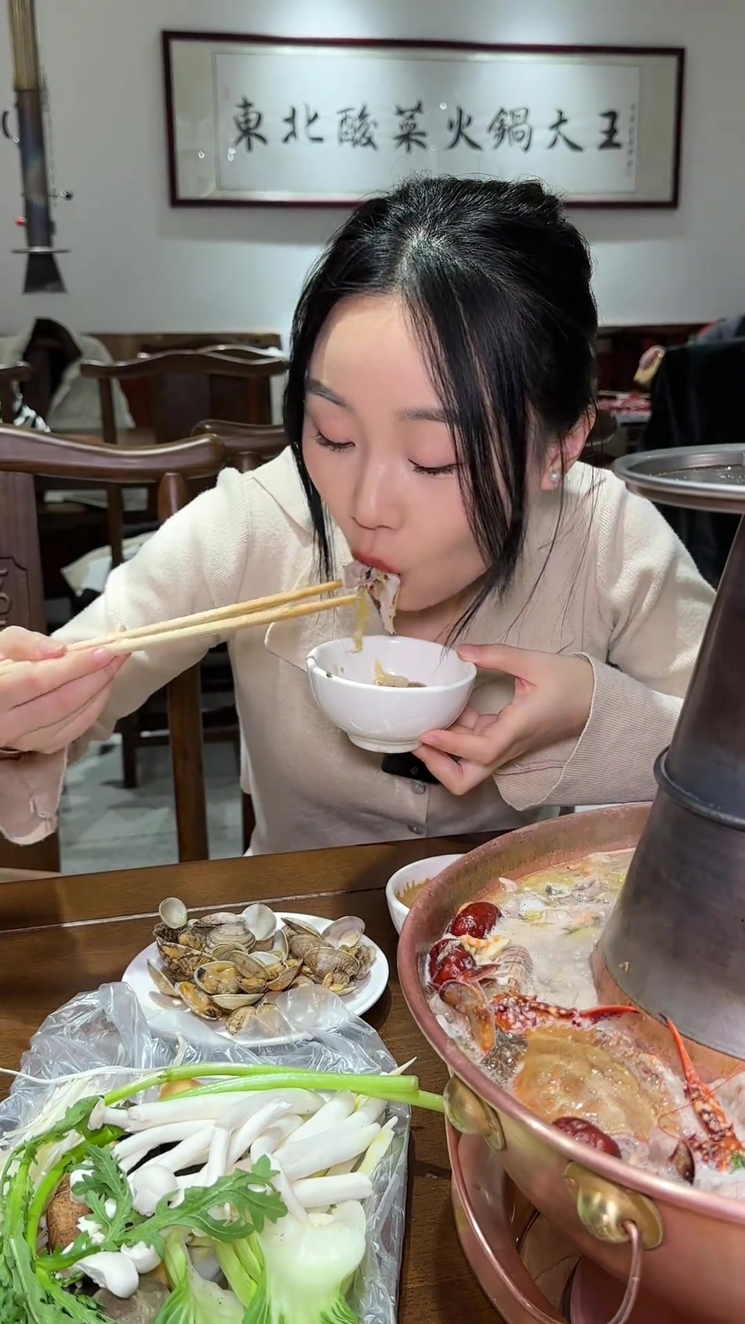 东北酸菜火锅,带你们尝尝万福楼的火锅