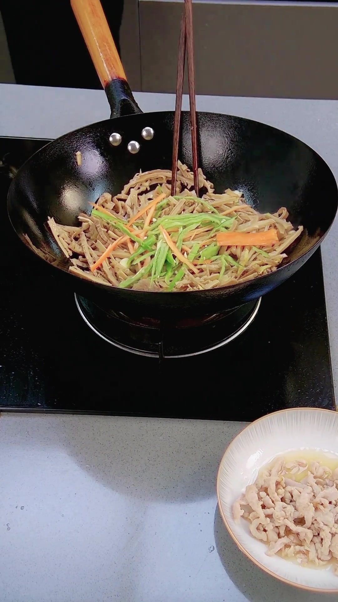 笋干炒肉这样做脆嫩爽口超下饭,开胃必备
