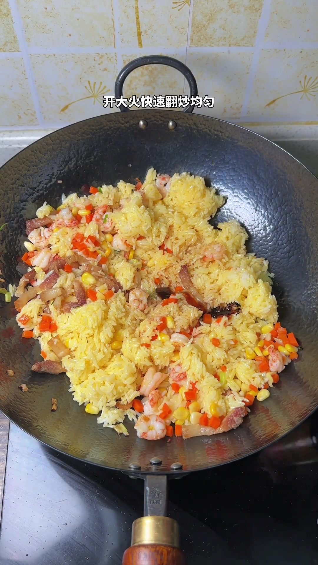 樱花虾炒饭用猪油炒更香,是粒粒分明的炒饭天花板