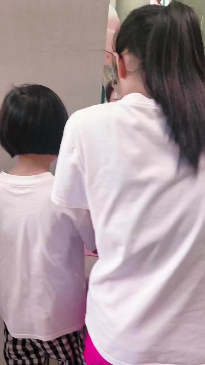 「暖心二周年,感恩有你」 亲爱的家人们,馨月康月子中心2岁啦! 两年时光,见证了无数个温馨