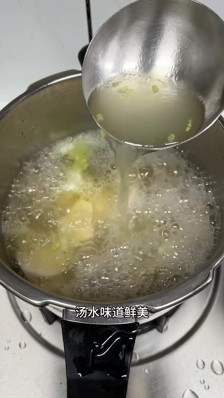 潮汕家常菜鸭脚翅竹笋汤,汤鲜味美,真好喝
