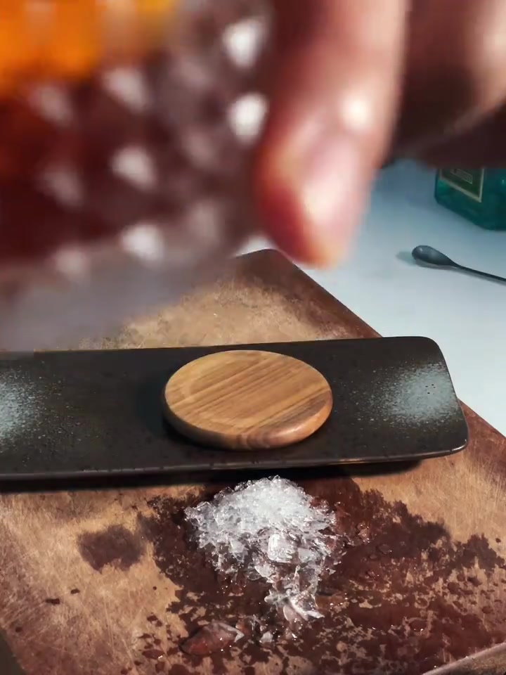 「居家调酒」尼格罗尼(NIGRONI)能说最吗,能的话它就是最经典的鸡尾酒