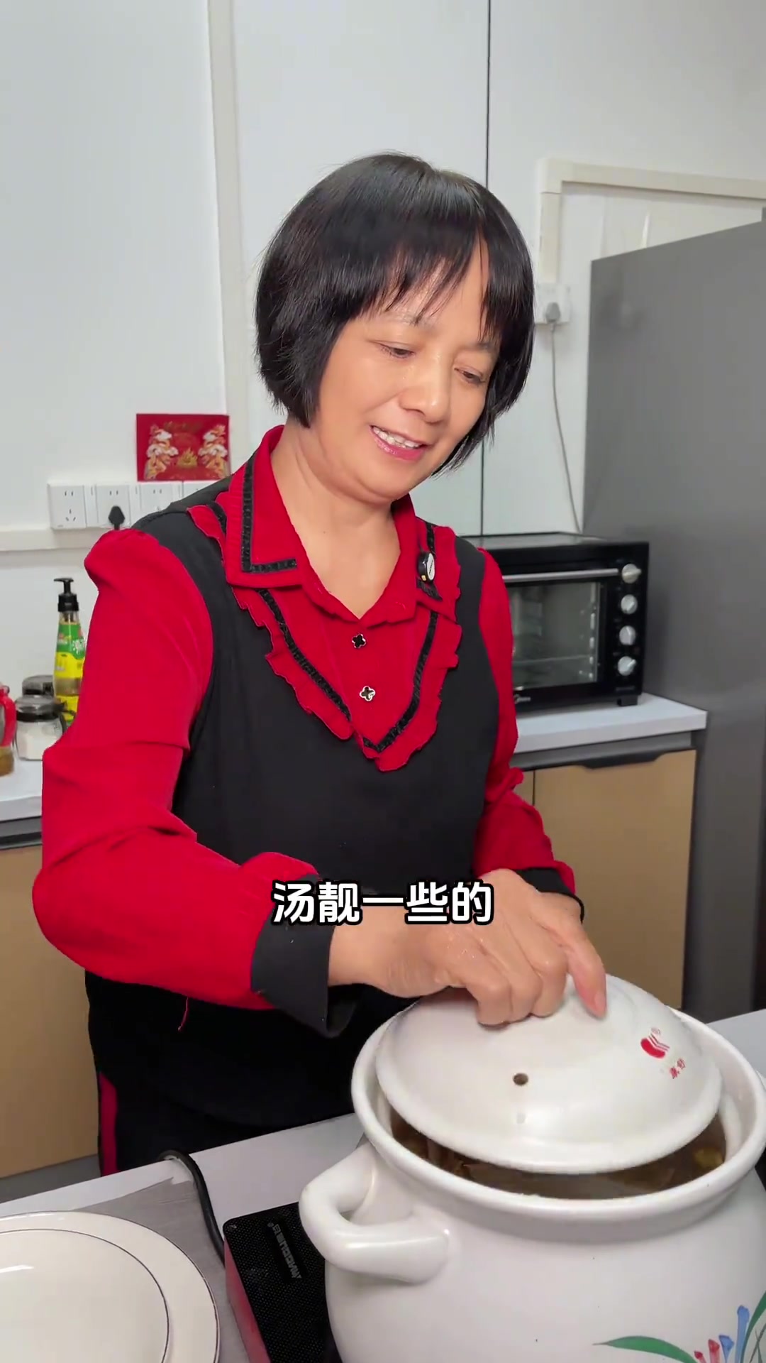 秋冬你们喜欢煲什么汤?这碗莲藕墨鱼汤适合一家大小