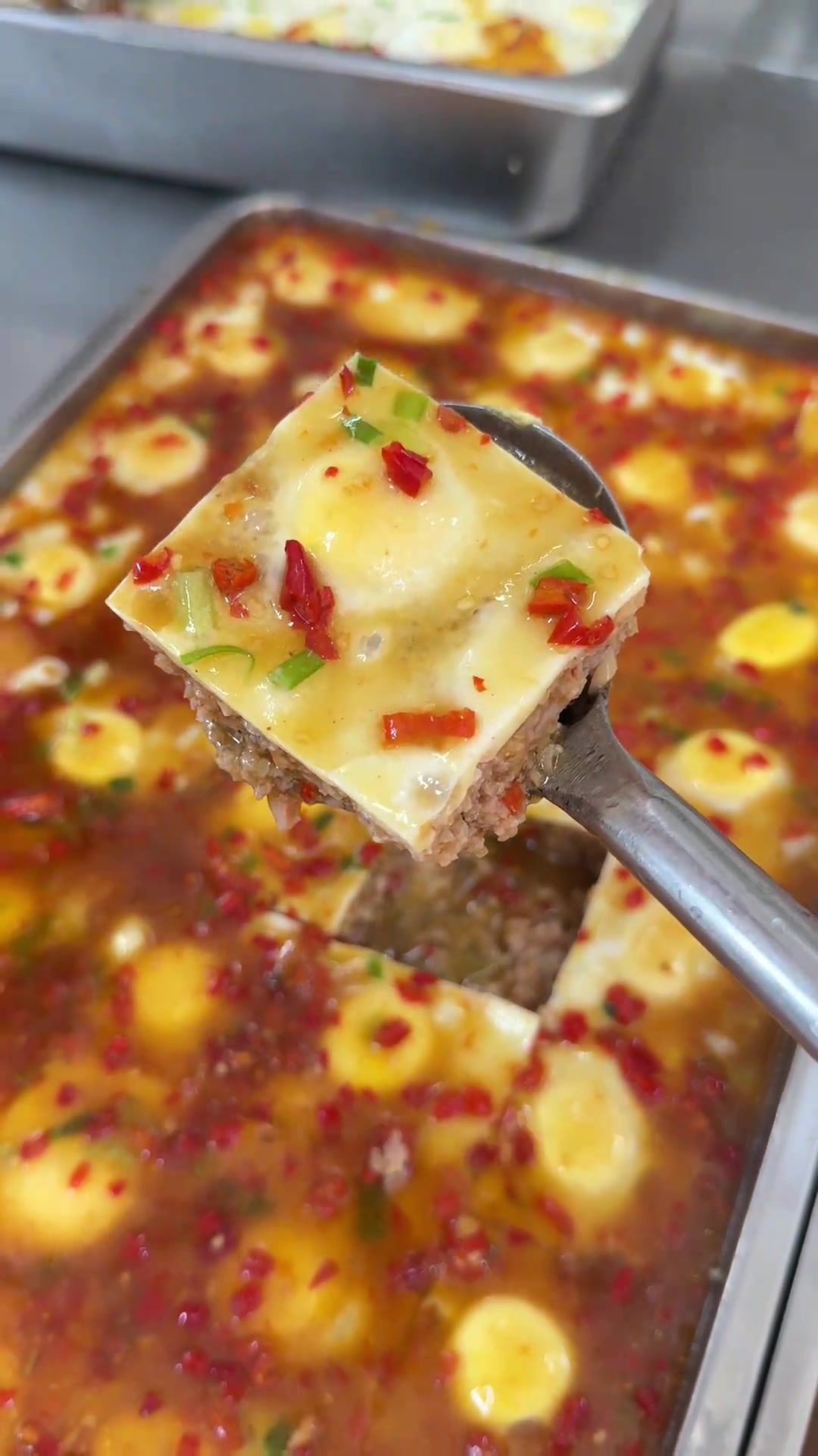 今天和大家分享一道食堂蒸菜,肉末莲藕蒸鸡蛋,做法简单,营养丰富有肉有蛋很受大家喜欢