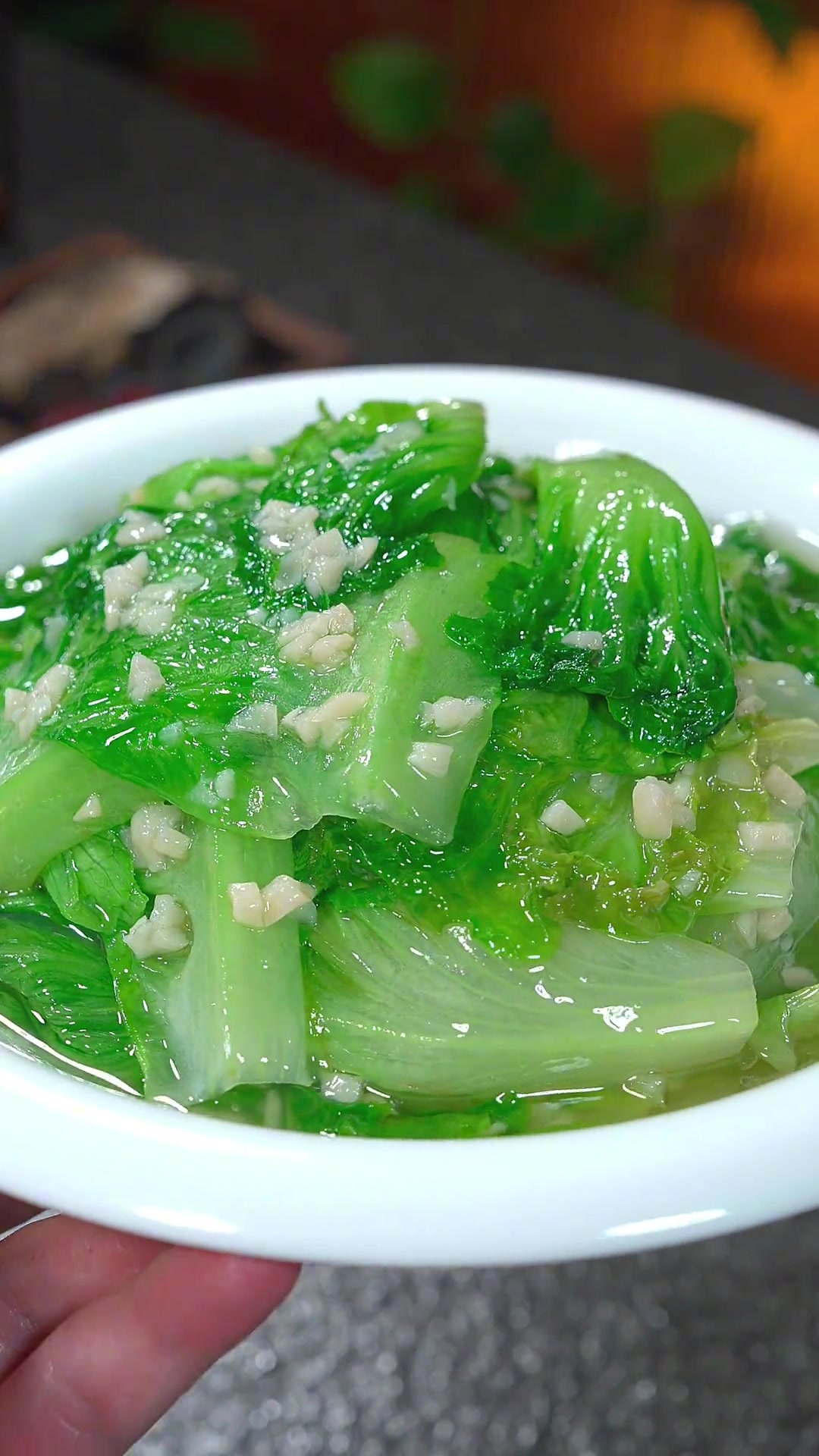 蒜泥生菜的做法,生菜这样炒颜色翠绿不发黑!