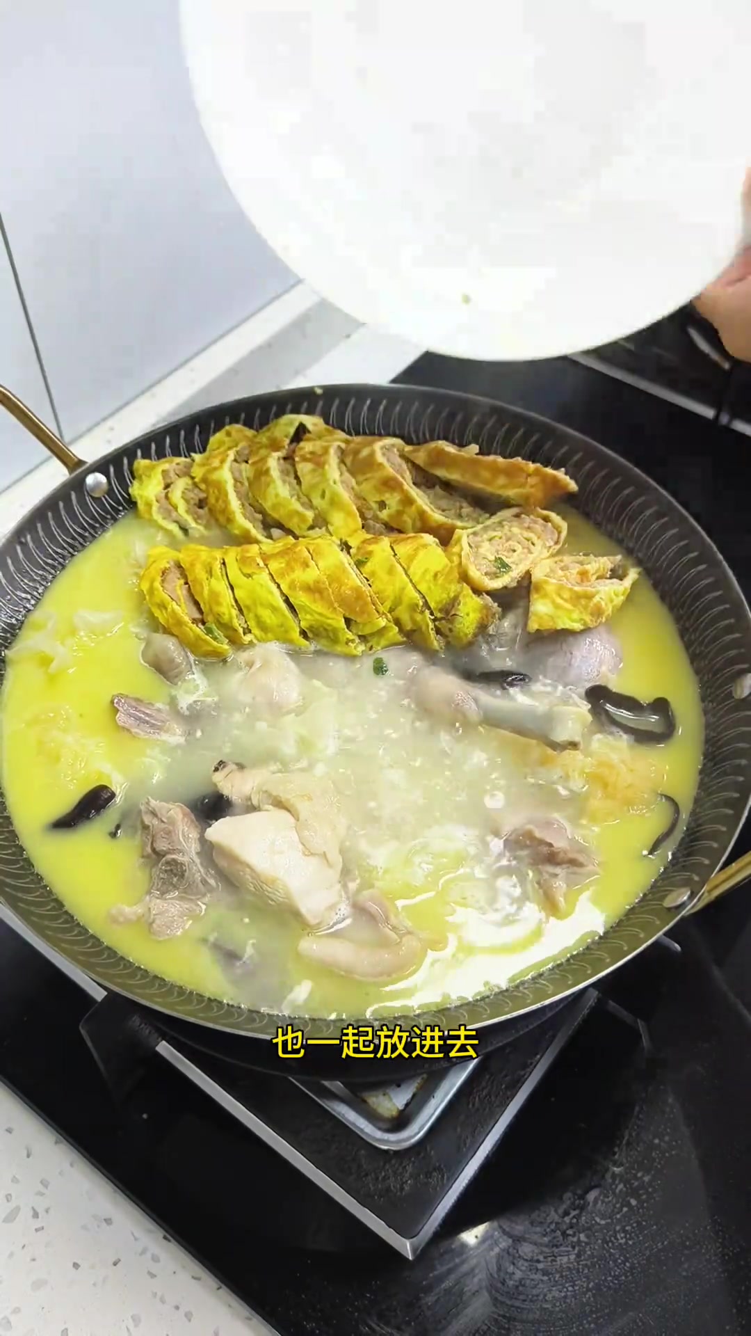天冷安徽人餐桌上少不了小锅仔,三鲜锅仔超鲜,快试试