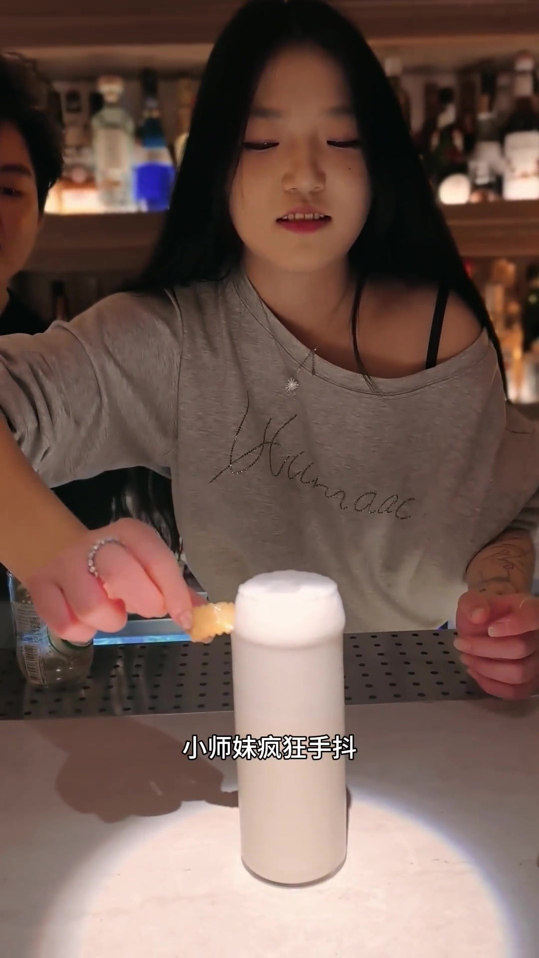 小师妹学调酒十二天做的拉莫斯金菲士!叫她菲士仙人!