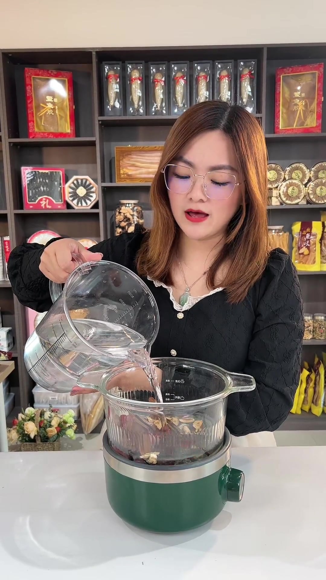 经常加班的你,来一碗石斛花旗参灵芝汤