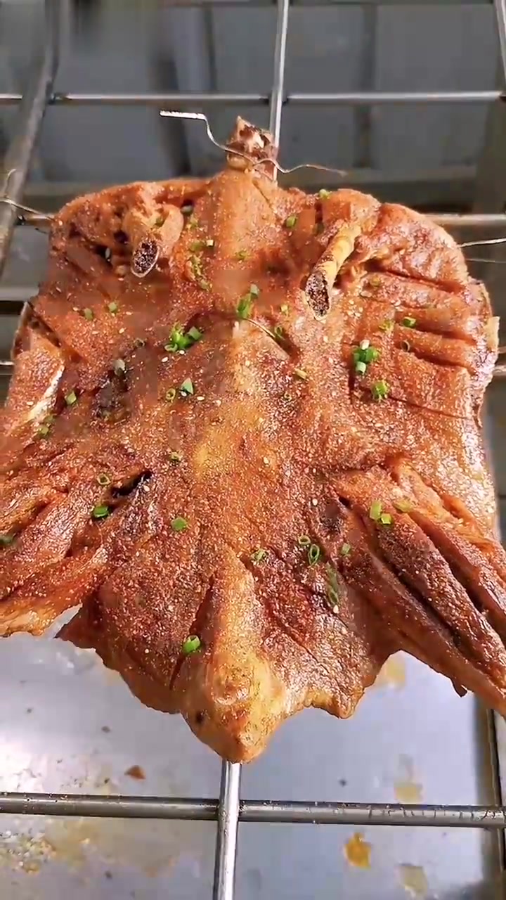 碳烤全鹅香脆秘诀:生烤大鹅,下酒好菜!