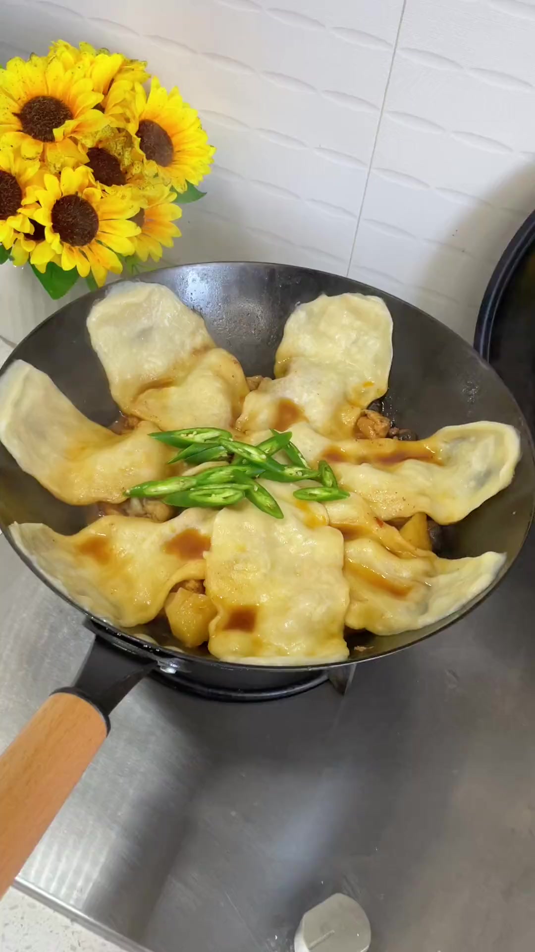 今日做地锅鸡贴饼子,获爷俩一致好评