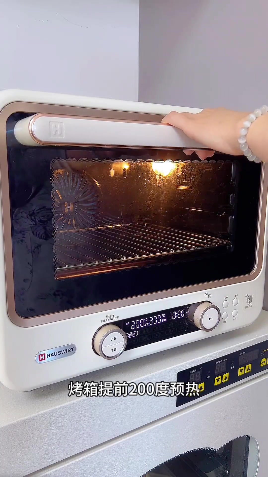 新品红枣玛芬蛋糕蓬松柔软、枣香浓郁超级好吃～小主们喜欢吗?