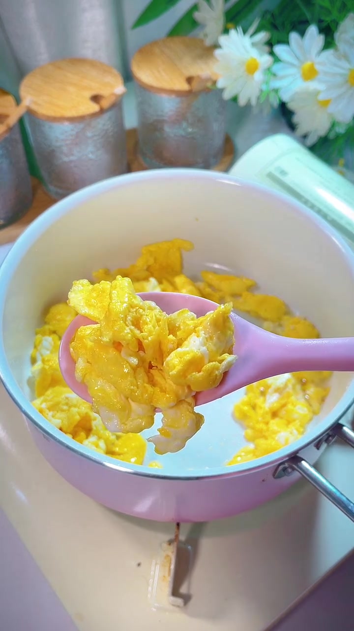 12月+宝宝辅食面条不重样之|虾仁玉米鸡蛋面 今天吃汤鲜味美的虾仁玉米鸡蛋面,做法简单,营