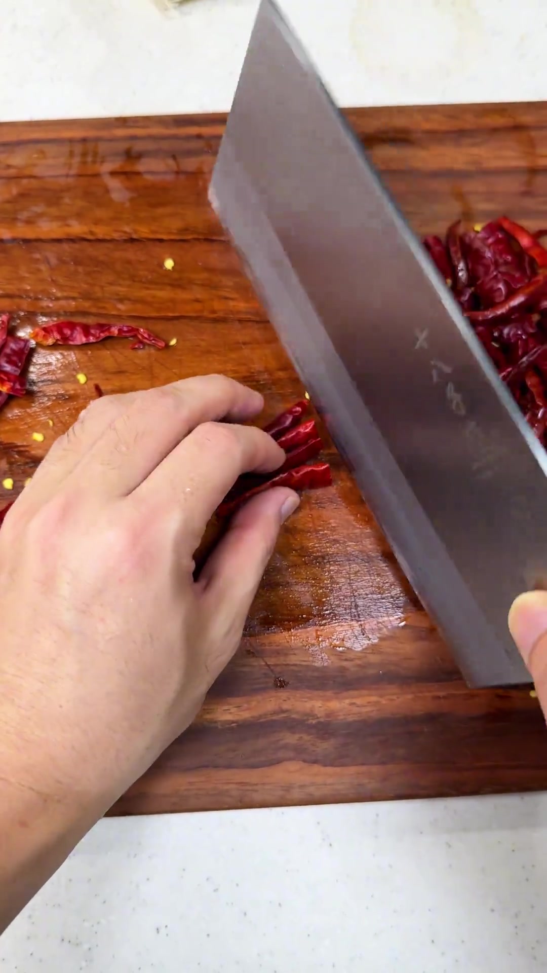 都知道螃蟹清蒸好吃,那么快来试试这道香辣虾兵蟹将吧!巨巨香!