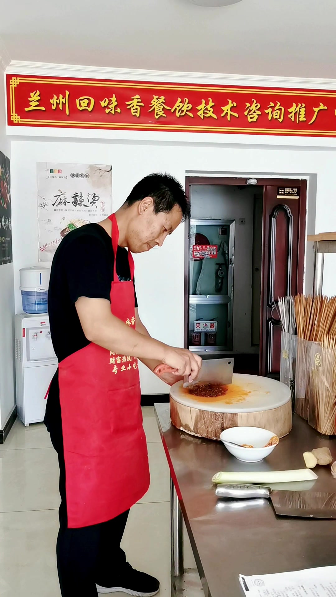 低成本高利润小吃!杂粮煎饼果子商业版配方,创业致富快人一步!