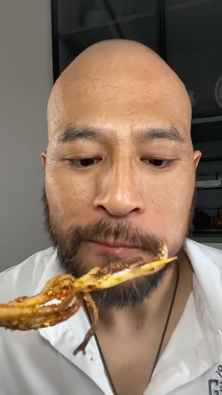 今天吃小老婆奖励给我的三个鱿鱼须串