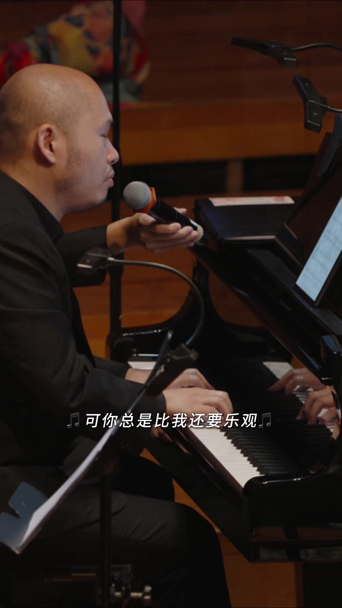 是谁听完虾米音乐节版《小小少年》还没走出来?原来钢琴伴奏吴老师也一样!这次在武汉音乐会的返