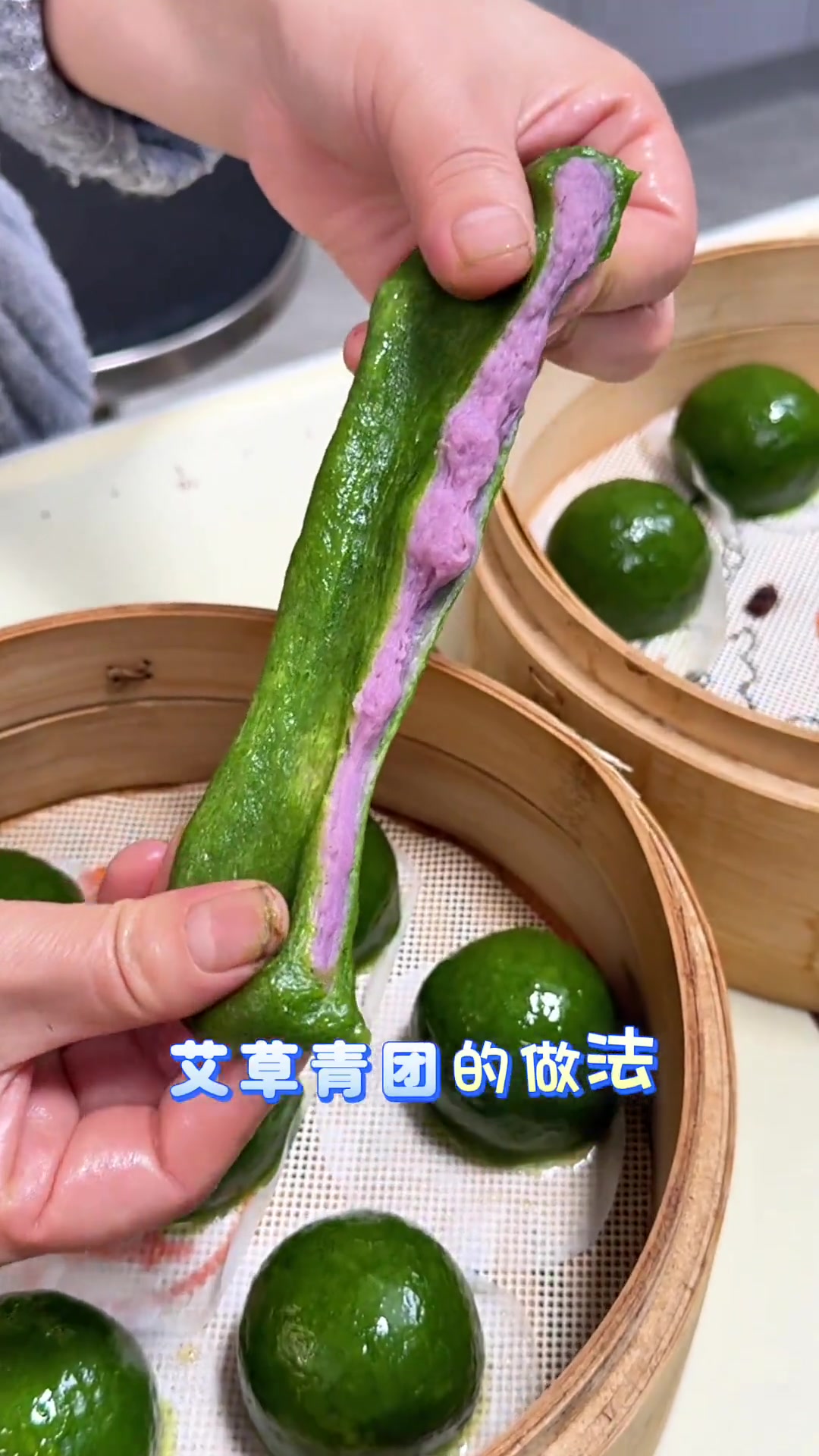 “春天该有的味道!艾草青团手残党轻松搞定,软到离谱还不粘牙!”