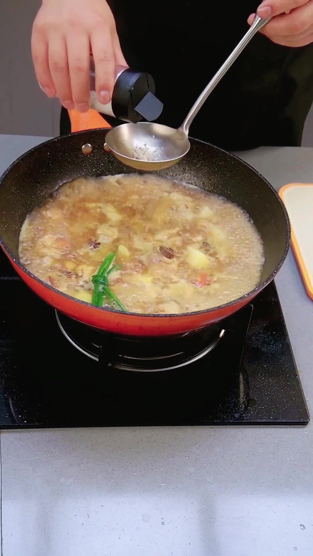 家常土豆烧鸡腿,做法简单,味道似饭店超下饭