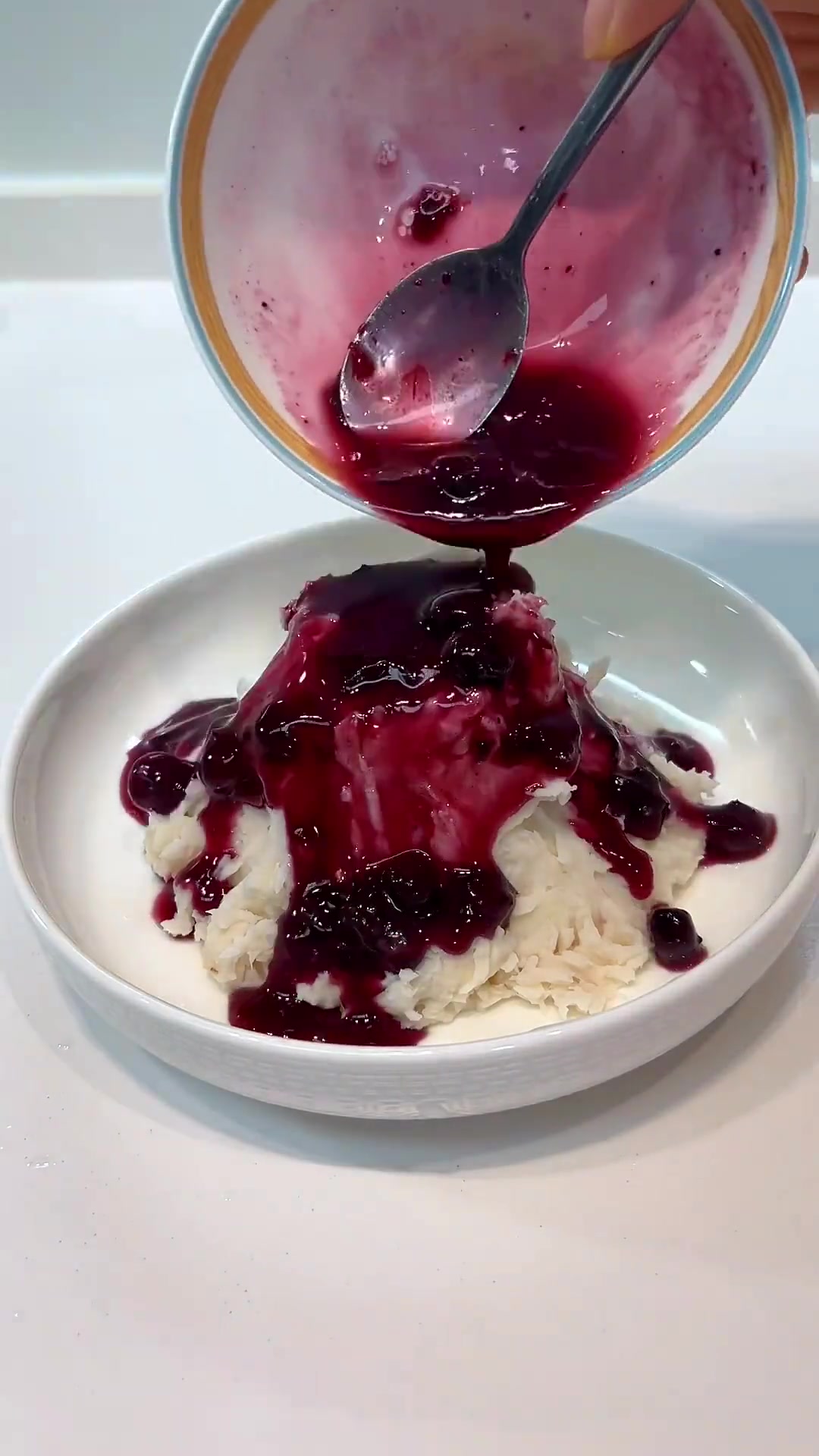 今日为妈妈和孩子做铁锅炖贴饼子等,幸福感满溢
