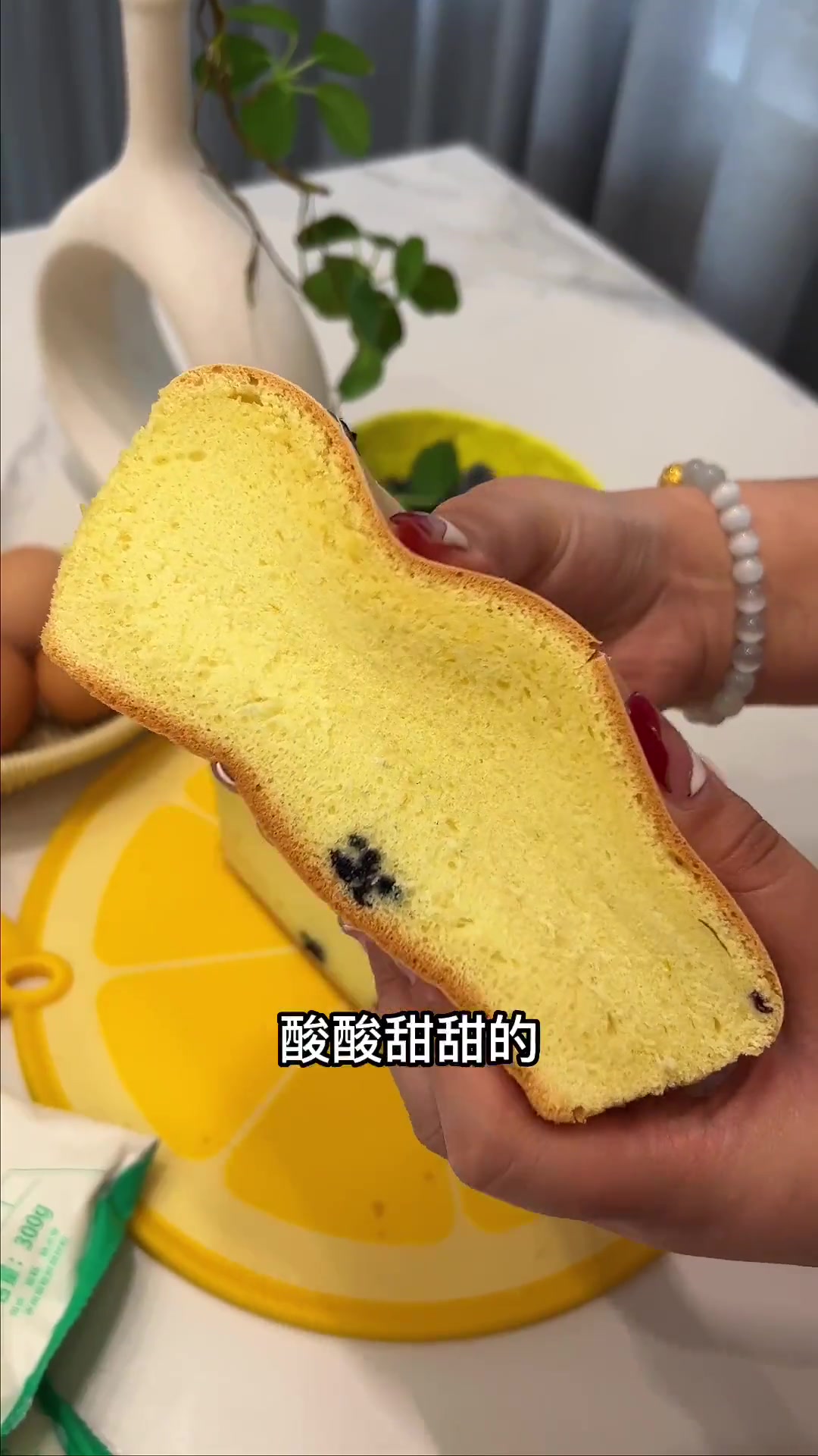 今天又做了一个爆浆蓝莓蛋糕,太成功了,松软香甜孩子们都超爱吃