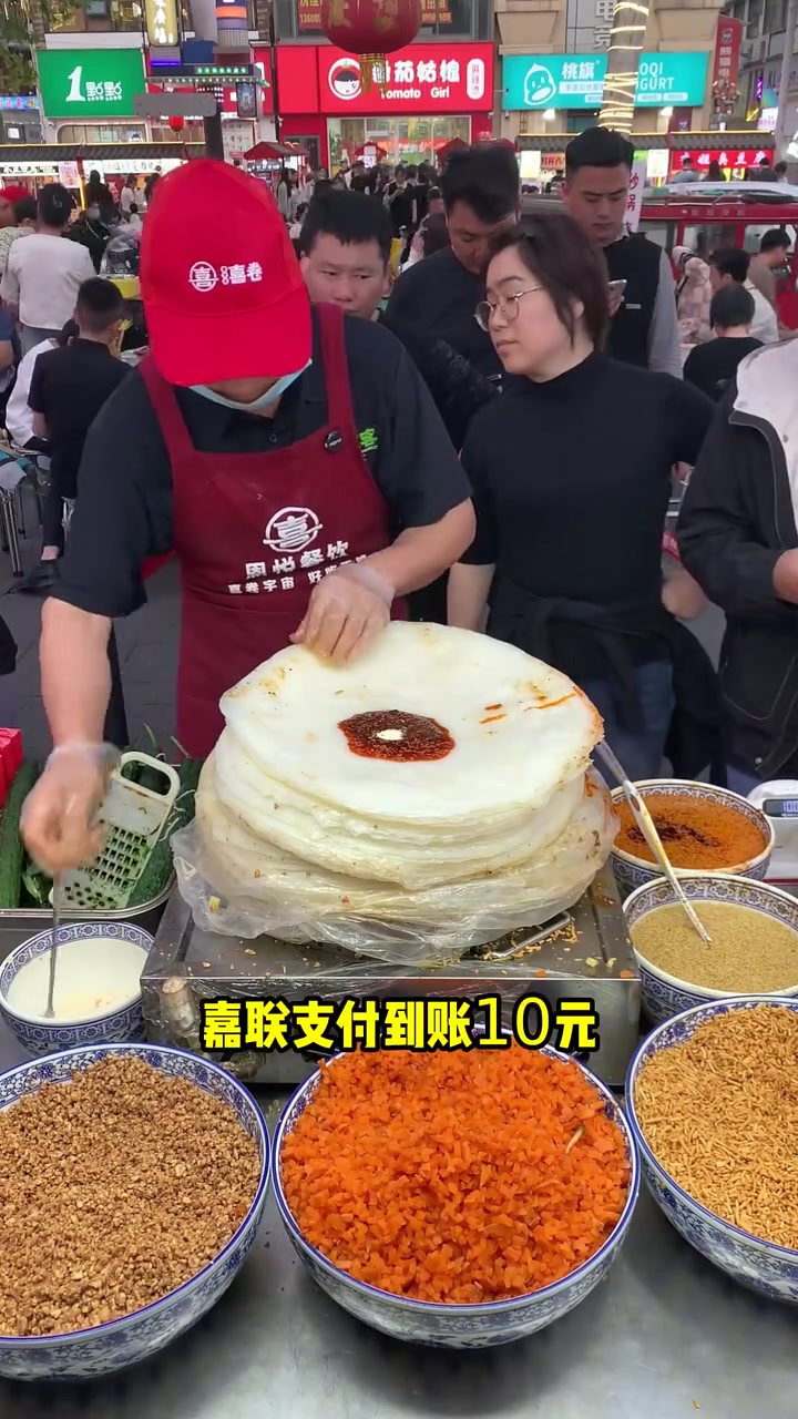 山东特色小吃,喜卷卷面皮现场制作,快来围观!