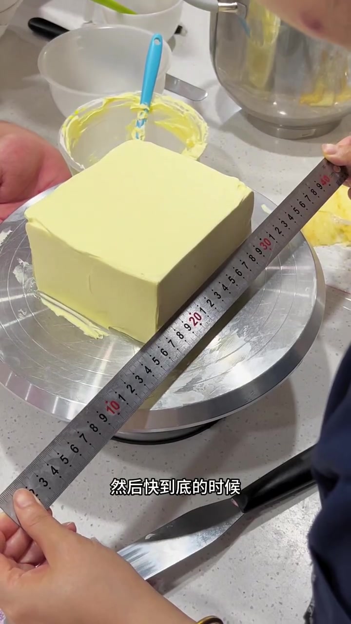 方形蛋糕抹面秘诀,只需要借助这个小工具,抹出来像豆腐块一样整齐