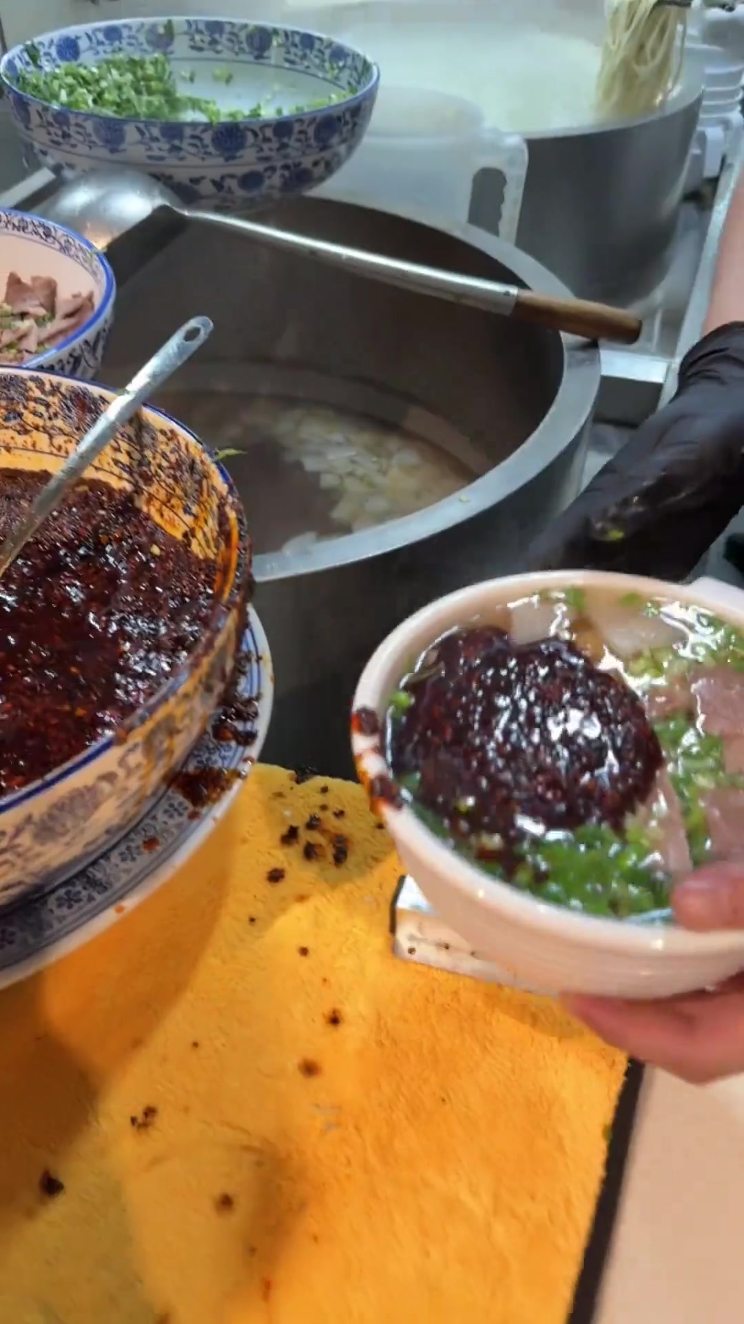 地道的兰州牛肉面!手抓羊肉一绝!