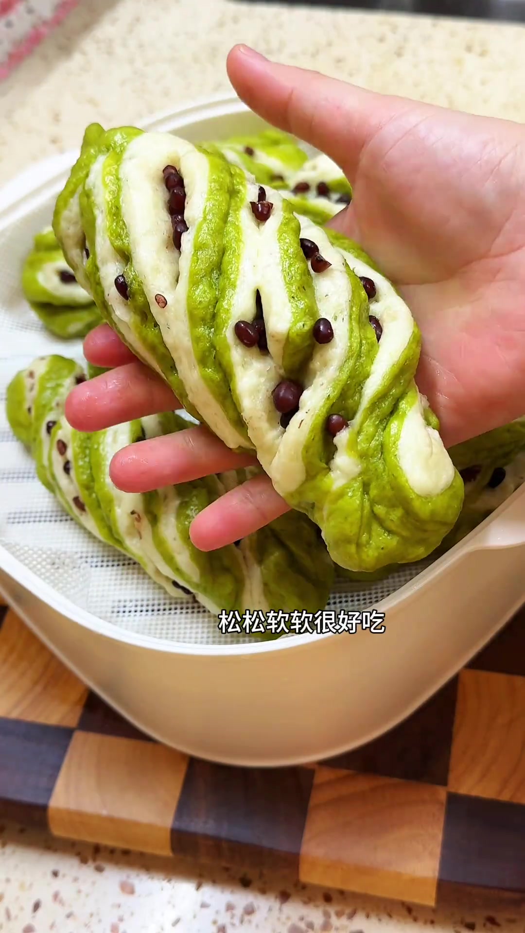 今日用菠菜汁和面,做了孩子爱吃的美食