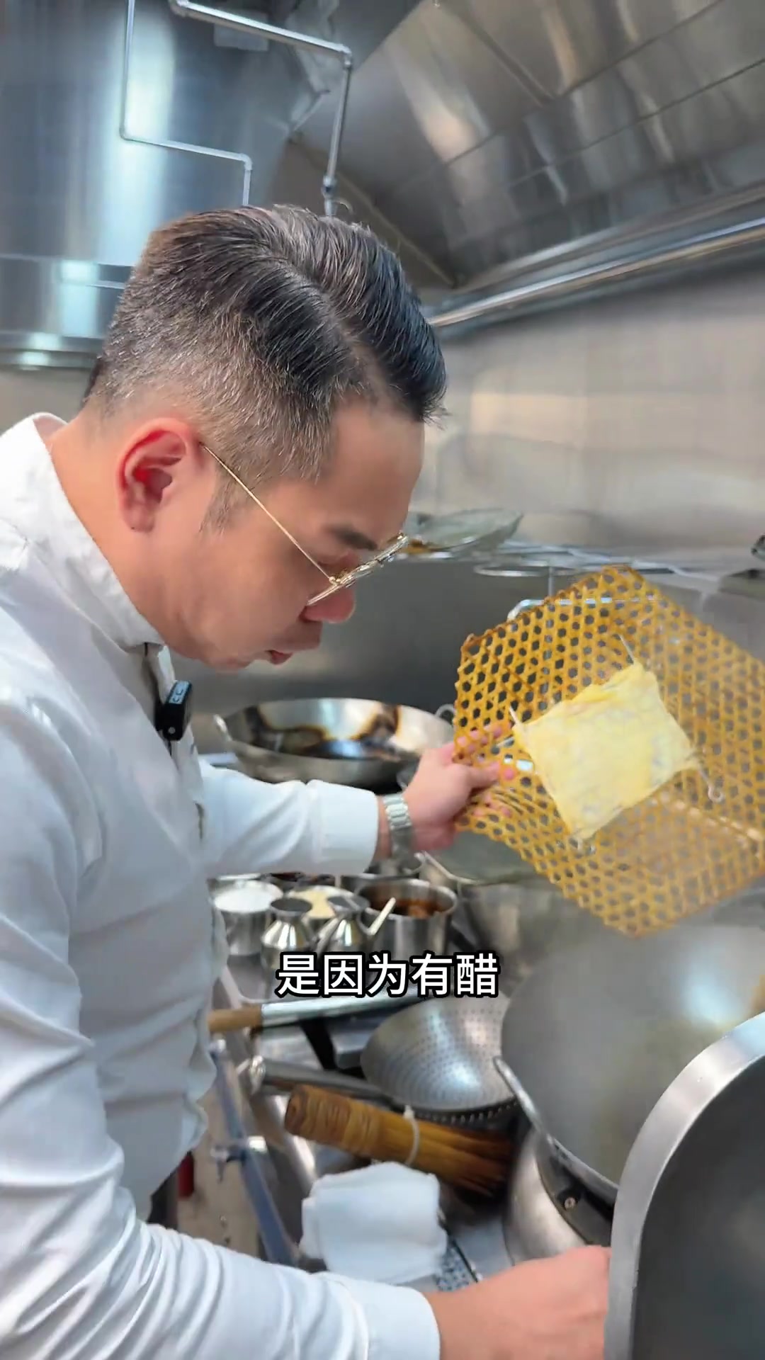 跟着豪哥学澳门老粤菜新呈现的“百花鸡”做法