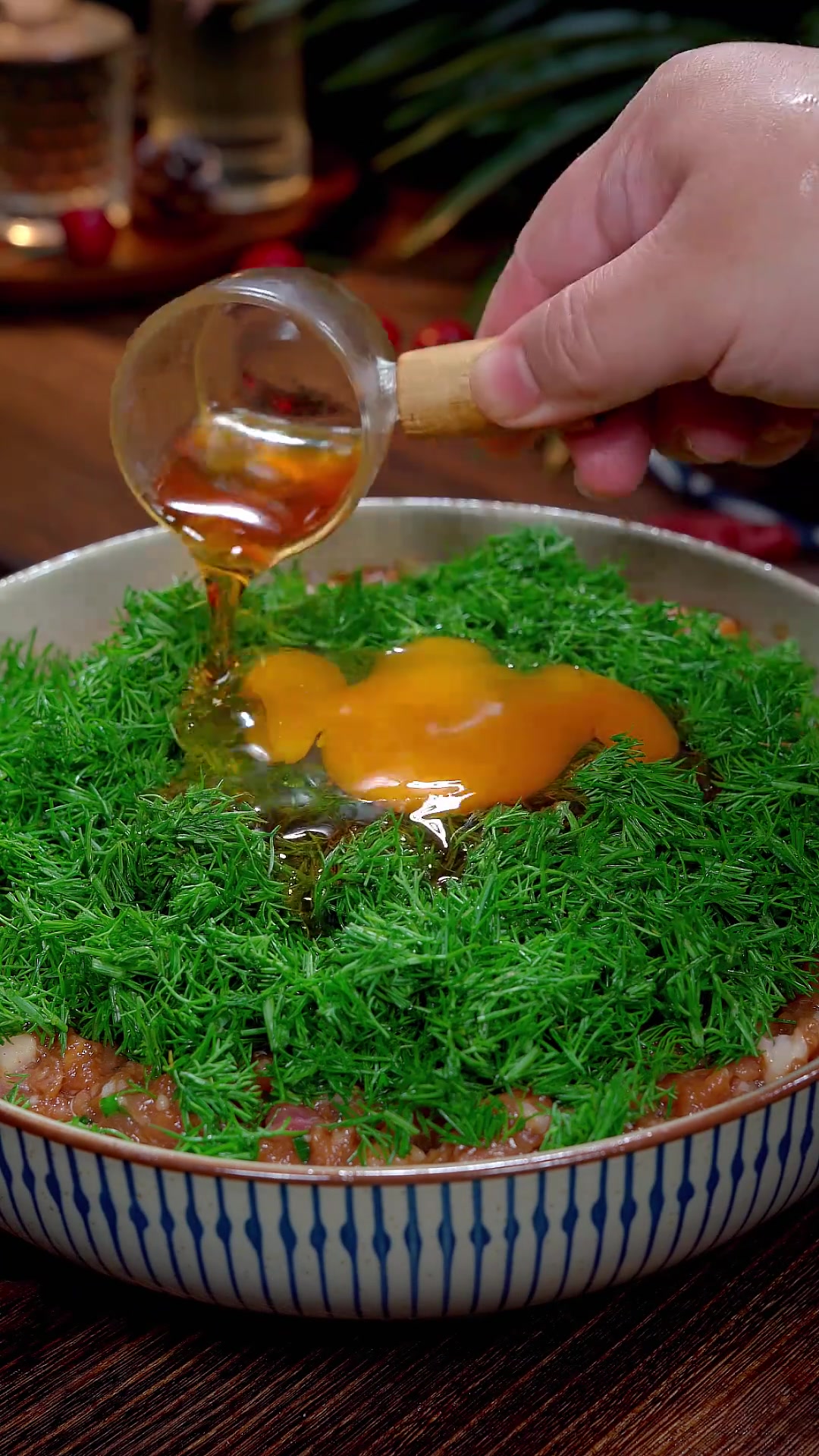 包饺子照这样调馅,鲜嫩多汁,怎么吃都不够