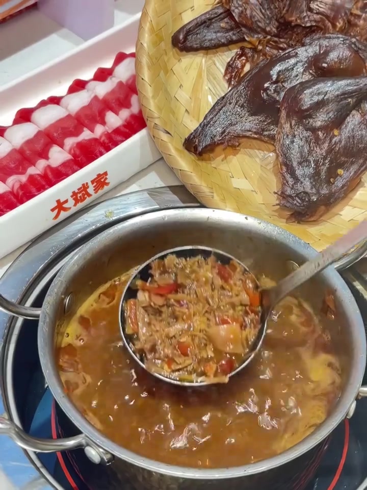 来长沙别错过一人食小火锅!大斌家x文憨憨联名酱板鸭锅底好好吃!
