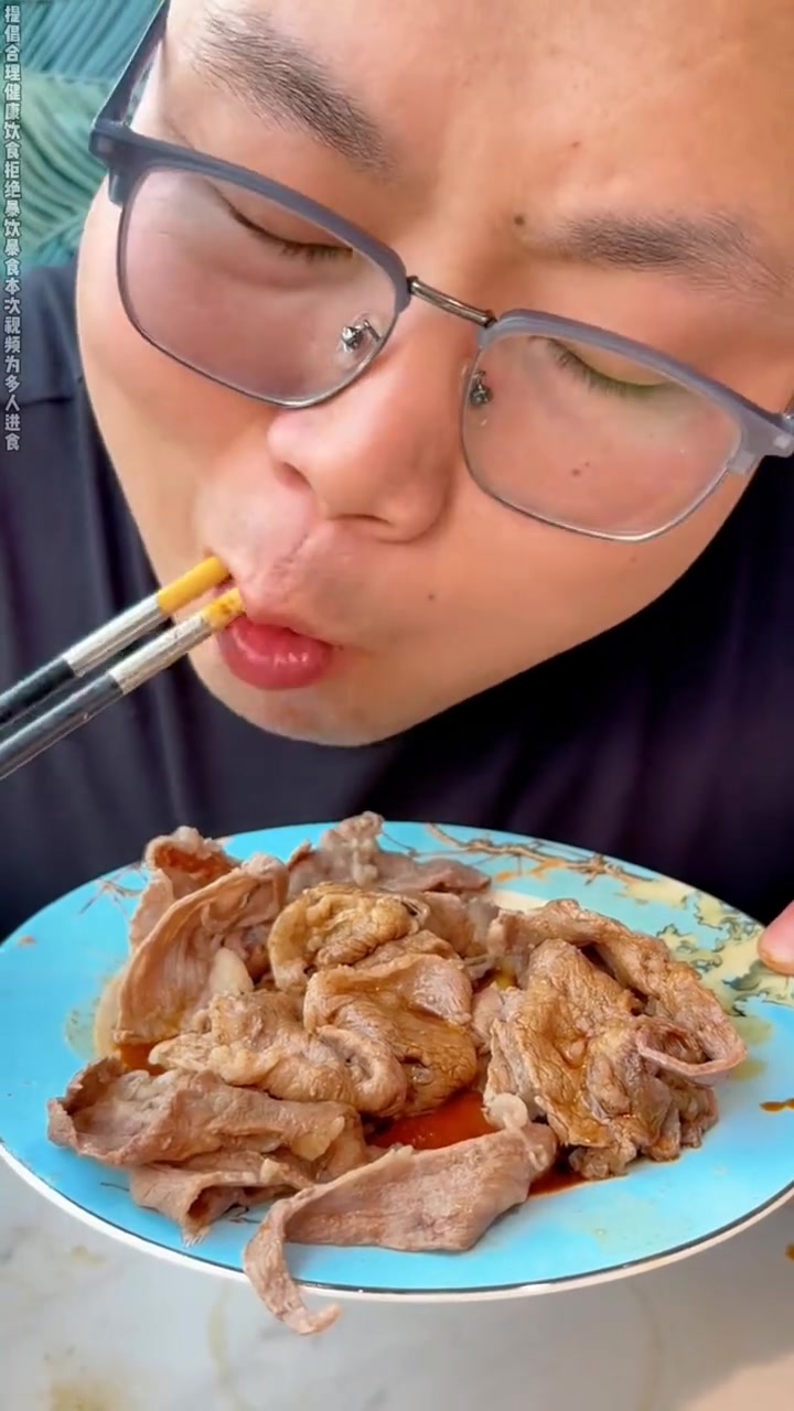 武汉500多海鲜自助,吃帝王蟹龙虾能回本吗?