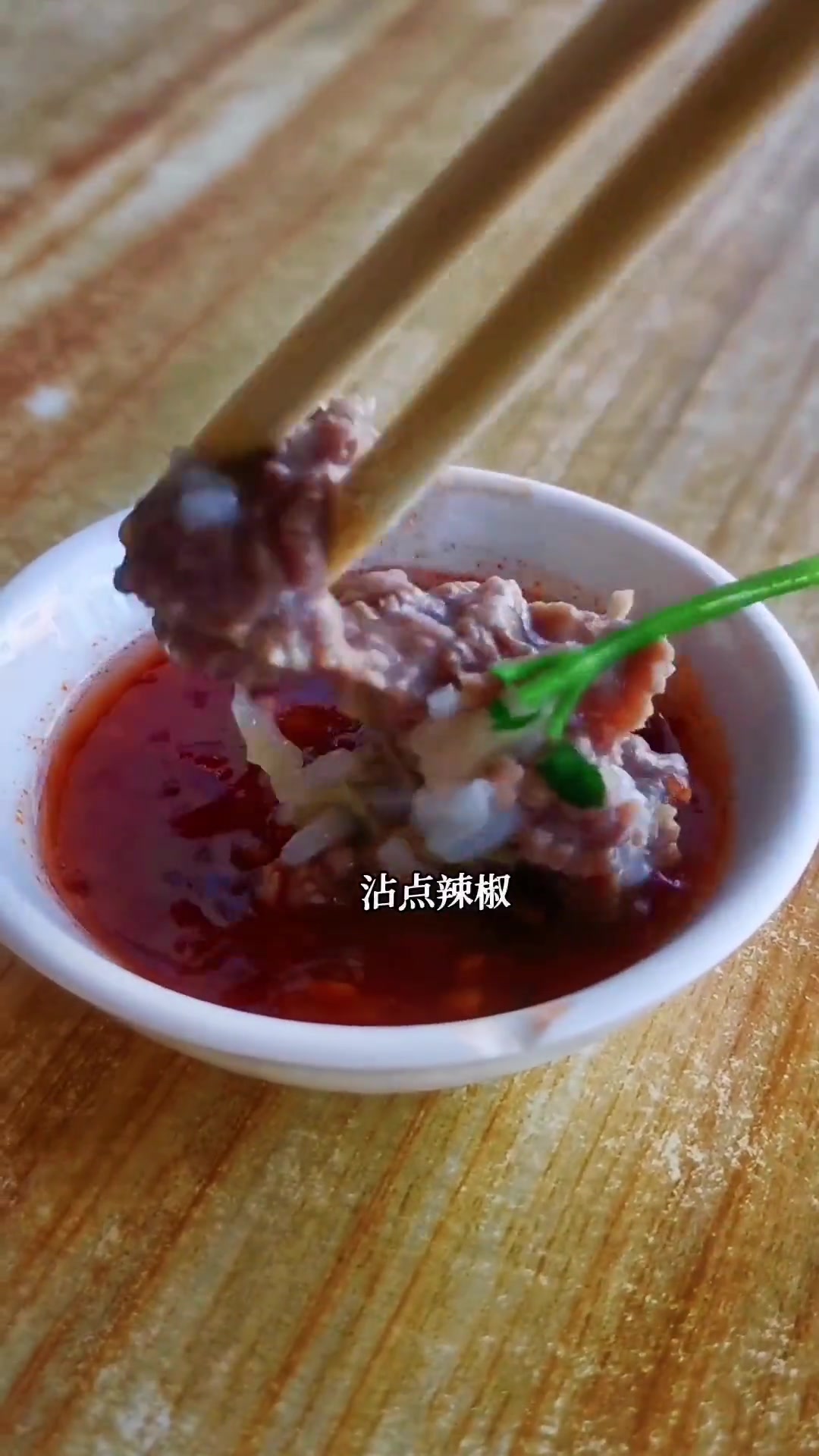 有人问陆丰南塘有什么?炸鱼丸?什锦饼?今天带大家去尝尝南塘的牛肉糜(粥),你吃过吗?觉得如