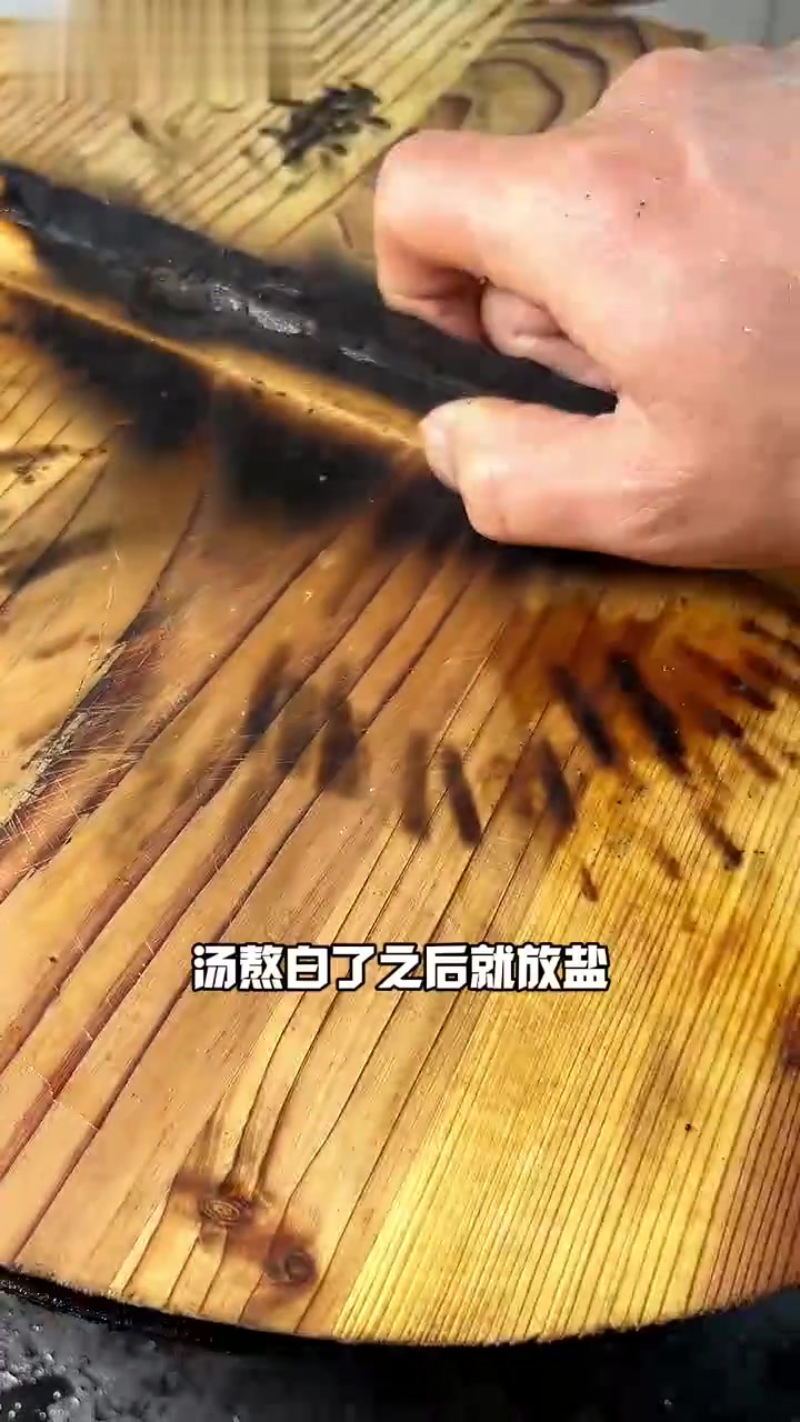 土鸡汤炖鹿茸菇